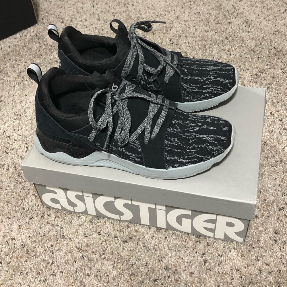 ASICS women’s tennis shoes size 9